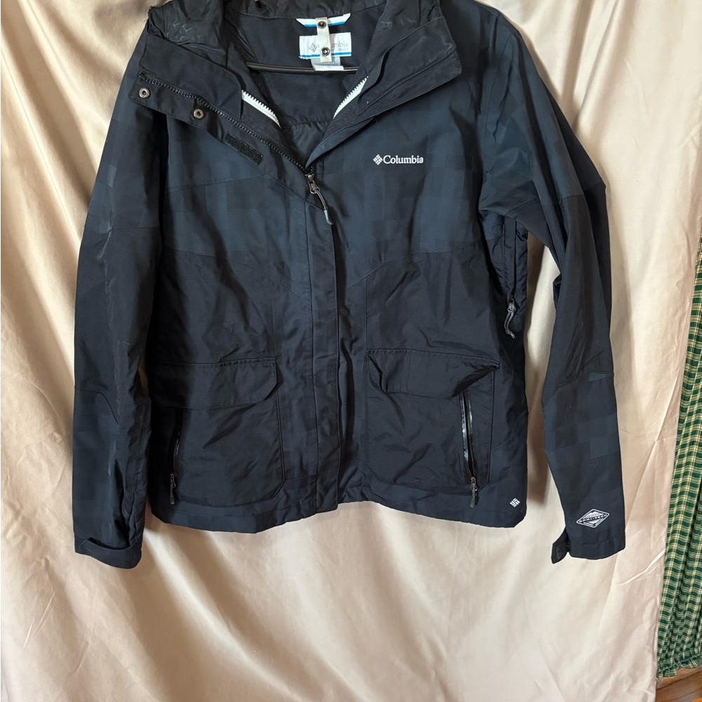 Columbia Black Ski Jacket with Stand-Up Collar